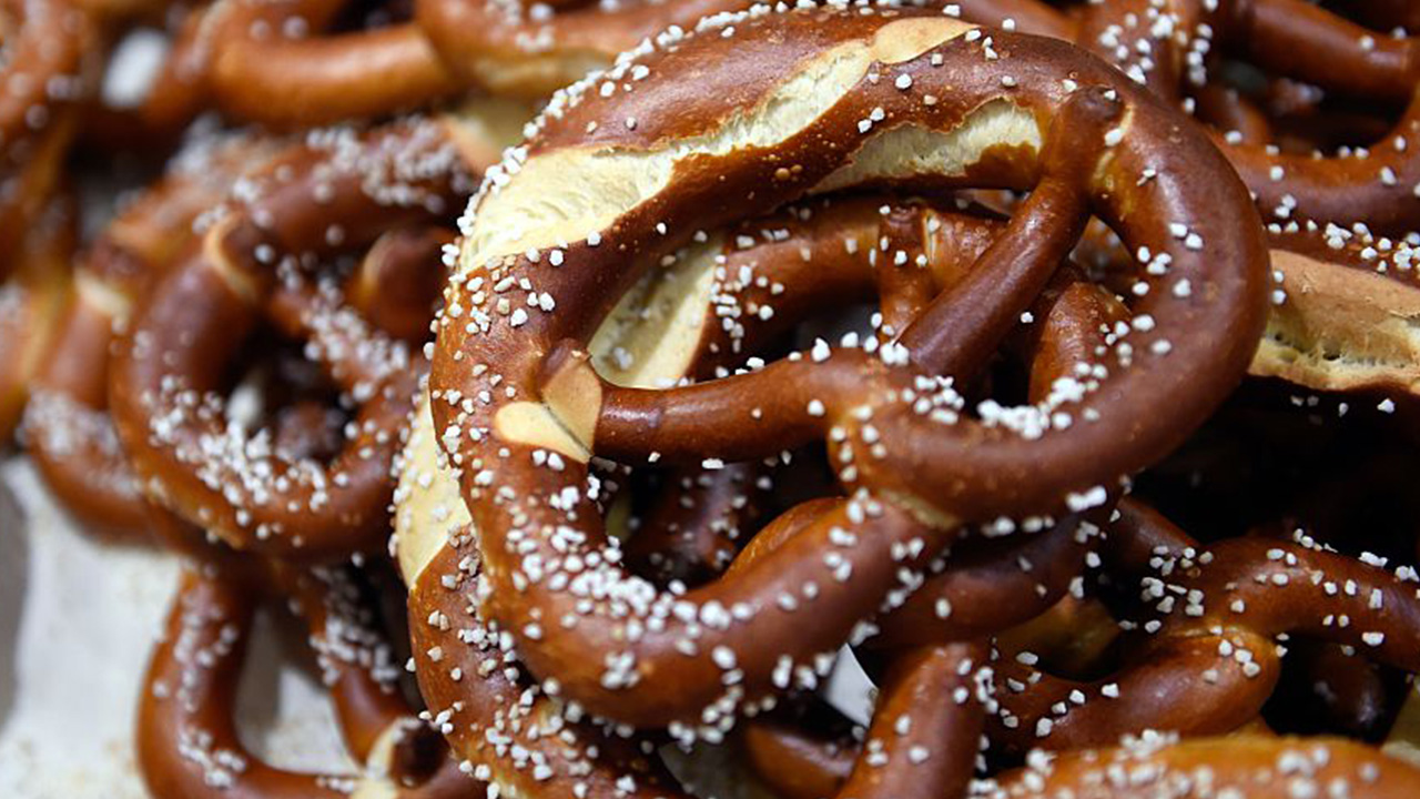 Students served pretzels covered in oven cleaner, lawsuit claims — Levittown Schools news